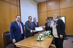 جامعة القاهرة تطلق أكبر برنامج لتأهيل القيادات الإدارية.. ورئيس الجامعة: لا تطوير دون تدريب احترافي شامل