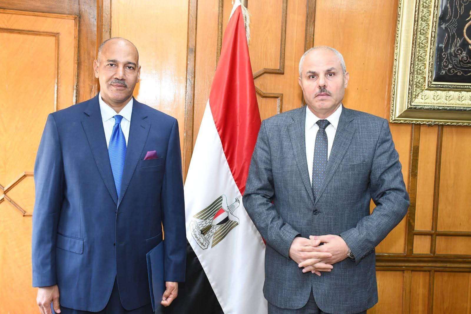 تعيين الدكتور السيد عويس وكيلاً للدراسات العليا والبحوث بجامعة قناة السويس