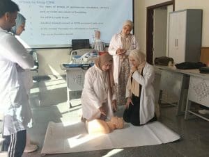 جامعة المنصورة الأهلية تنظم تدريبًا عمليًا لطلاب تكنولوجيا العلوم الصحية على مهارات الإنعاش القلبي الرئوي 3 تدريبًا عمليًا لطلاب تكنولوجيا العلوم الصحية