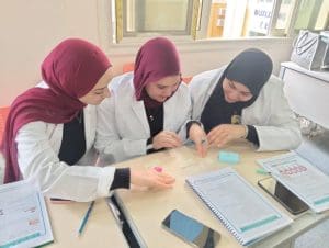 جامعة المنصورة الأهلية تنظم تدريبًا عمليًا لطلاب تكنولوجيا العلوم الصحية على مهارات الإنعاش القلبي الرئوي 5 FB IMG 1772030701023 جامعة المنصورة الأهلية جامعة المنصورة الأهلية تنظم تدريبًا عمليًا لطلاب تكنولوجيا العلوم الصحية على مهارات الإنعاش القلبي الرئوي موقع في الجامعة