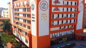 فريق طبي بـ جامعة المنصورة ينقذ حياة طفلة