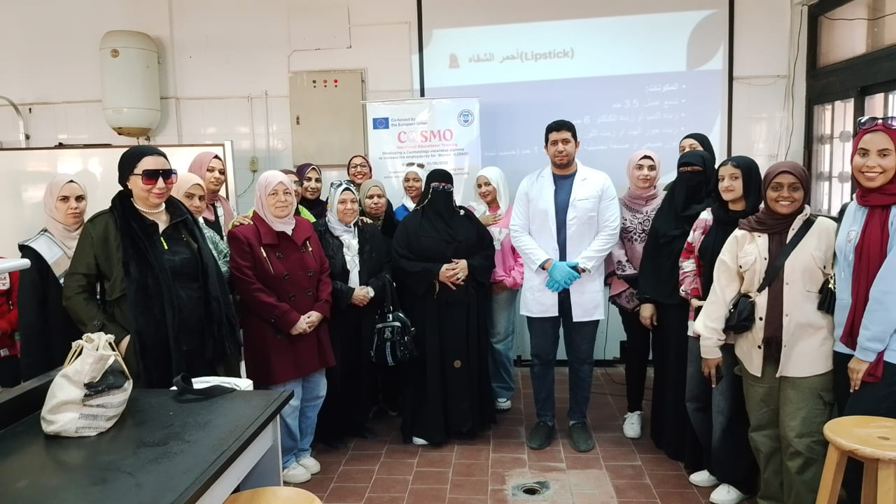 IMG 20260206 WA0050 جامعة قناة السويس تطلق برامج تدريب مهني متخصصة جامعة قناة السويس تطلق برامج تدريب مهني متخصصة في صناعة مستحضرات التجميل موقع في الجامعة