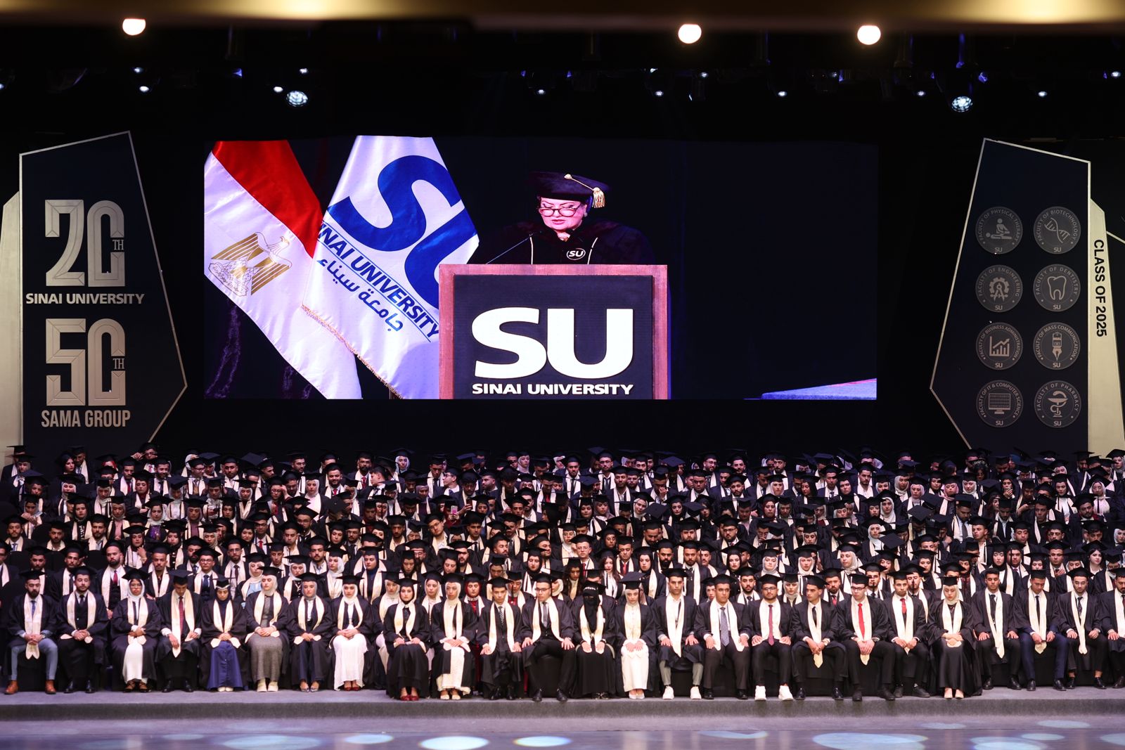 جامعة سيناء تحتفل بتخريج دفعة 2025 والوصول إلى 70 ألف منحة دراسية كلية وجزئية 