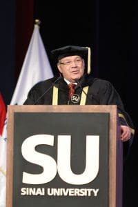 جامعة سيناء تحتفل بتخريج دفعة 2025 والوصول إلى 70 ألف منحة دراسية كلية وجزئية 3 IMG 20260207 WA0011 جامعة سيناء جامعة سيناء تحتفل بتخريج دفعة 2025 والوصول إلى 70 ألف منحة دراسية كلية وجزئية موقع في الجامعة