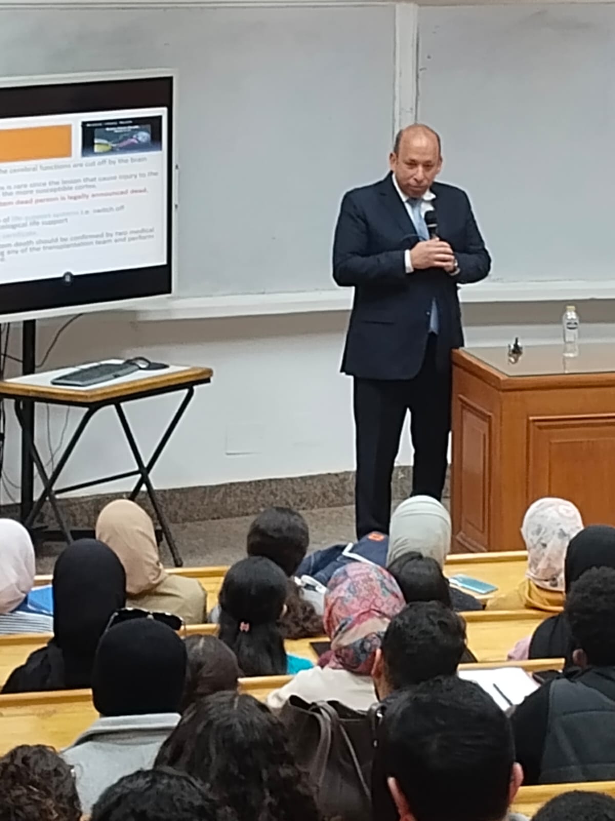 عميد قصر العيني: انتظام الدراسة منذ اليوم الأول يعكس وعي الطلاب وحرصهم على الالتزام بالتعليم
