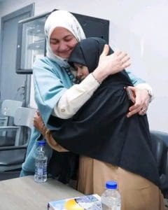 شيخ الأزهر يقدِّم دعمًا إنسانيًّا وماديًّا لأسرة الطالب الإندونيسي «شهيد العلم» 3 IMG 20260210 WA0002 شيخ الأزهر يقدِّم دعمًا إنسانيًّا شيخ الأزهر يقدِّم دعمًا إنسانيًّا وماديًّا لأسرة الطالب الإندونيسي «شهيد العلم» موقع في الجامعة