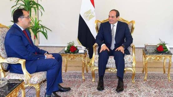 السيسي يتشاور مع مدبولي لإجراء تعديل وزاري شامل في الحكومة المصرية