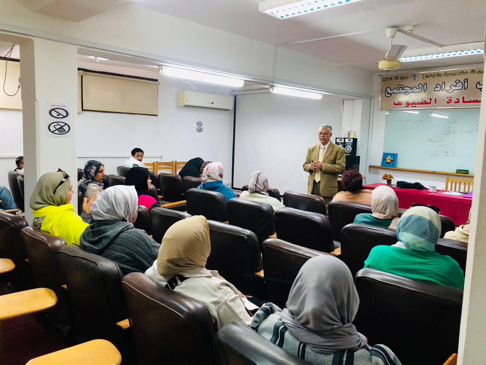 جامعة قناة السويس تنظم برنامجين توعويين