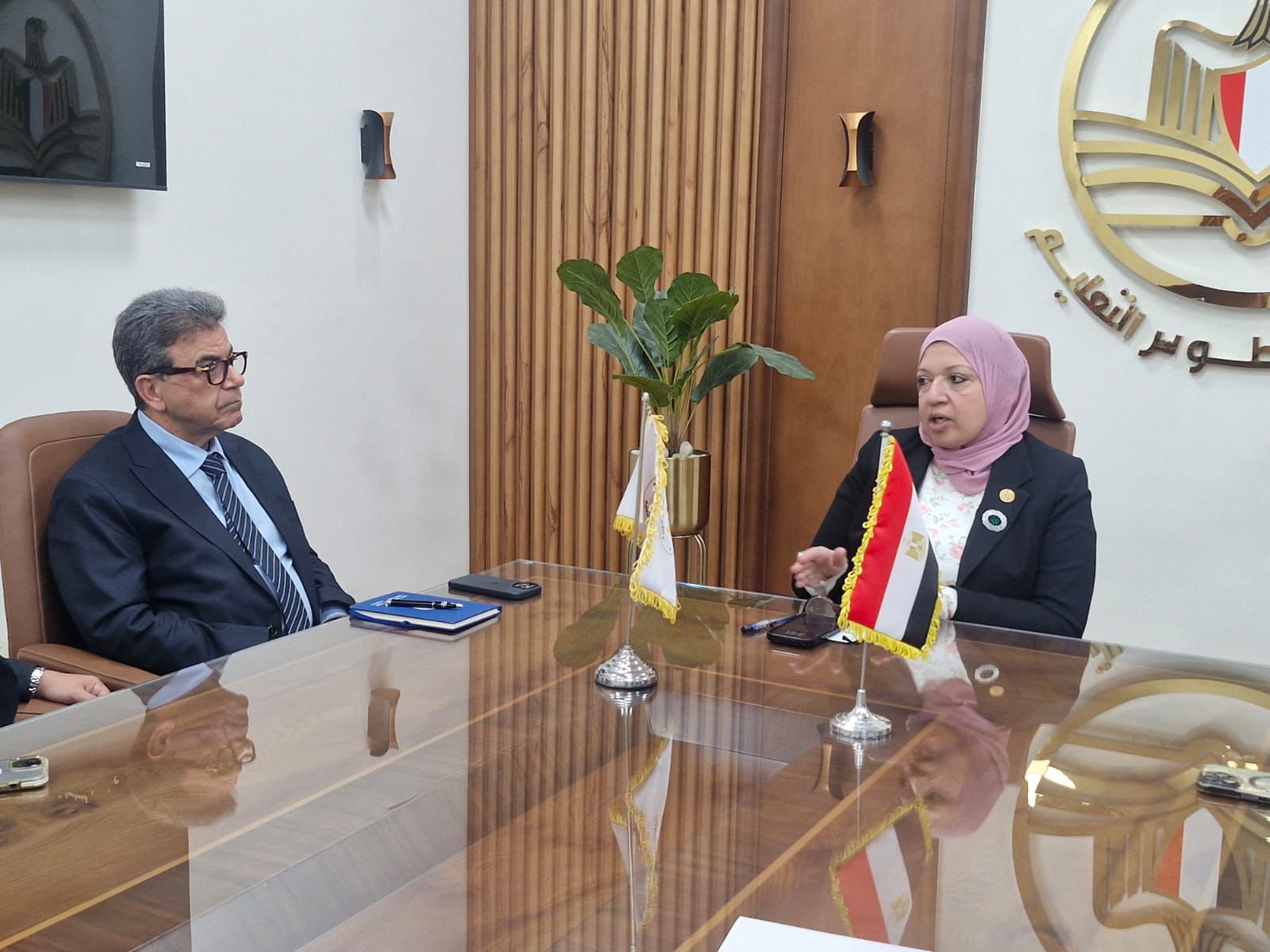 تطوير التعليم بالوزراء ونقابة البيطريين يبحثان المسارات الأكاديمية لجامعة الغذاء