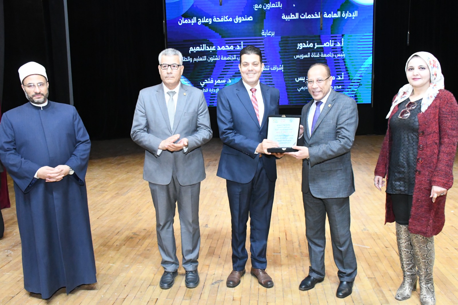 IMG 20260216 WA0101 جامعة قناة السويس جامعة قناة السويس تنظم يومًا توعويًا شاملًا لمكافحة الإدمان على مسرح الجامعة موقع في الجامعة