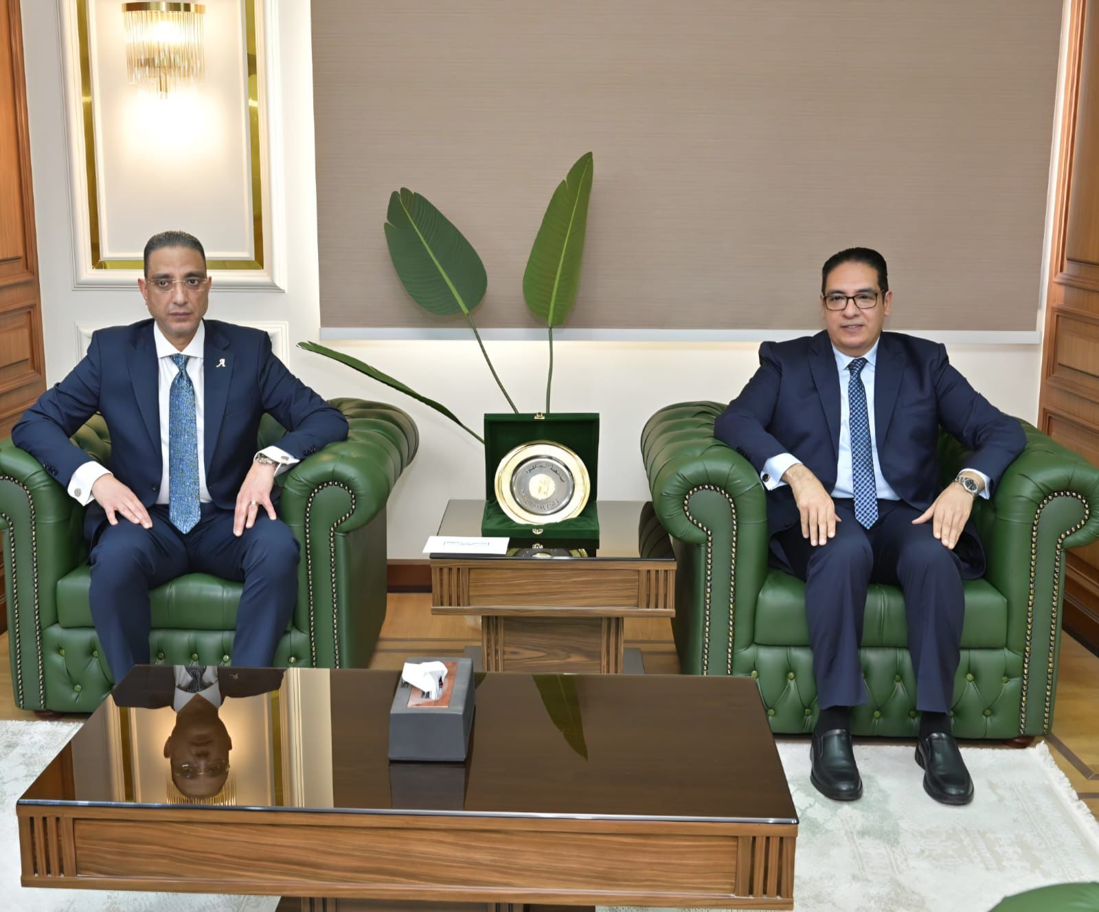 جامعة القاهرة ومحافظة الجيزة توحّدان الجهود لتنفيذ مشروعات تنموية وخدمية تخدم المواطنين| تفاصيل