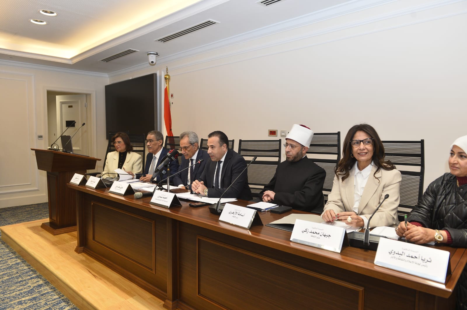 وزيرة الثقافة: الحوار والتواصل السبيل الأفضل لحماية الأطفال من مخاطر التكنولوجيا