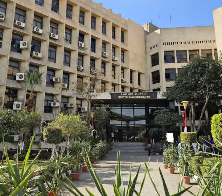 كلية الإعلام بجامعة القاهرة