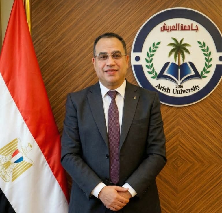 الدكتور أيمن الشبيني رئيس جامعة العريش