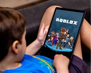 رئيس مجلس الأسرة العربية تحذر من مخاطر لعبة «روبلوكس» وتطالب بإغلاقها في مصر 4 Robloxwebp رئيس مجلس الأسرة العربية رئيس مجلس الأسرة العربية تحذر من مخاطر لعبة «روبلوكس» وتطالب بإغلاقها في مصر موقع في الجامعة