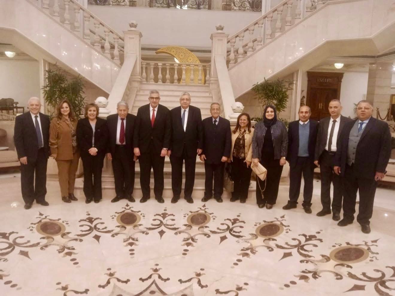 جامعة عين شمس تكرّم حسين عيسى بعد تعيينه نائبًا لرئيس مجلس الوزراء للشئون الاقتصادية 3 WhatsApp Image 2026 02 27 at 7.48.57 PM جامعة عين شمس جامعة عين شمس تكرّم حسين عيسى بعد تعيينه نائبًا لرئيس مجلس الوزراء للشئون الاقتصادية موقع في الجامعة