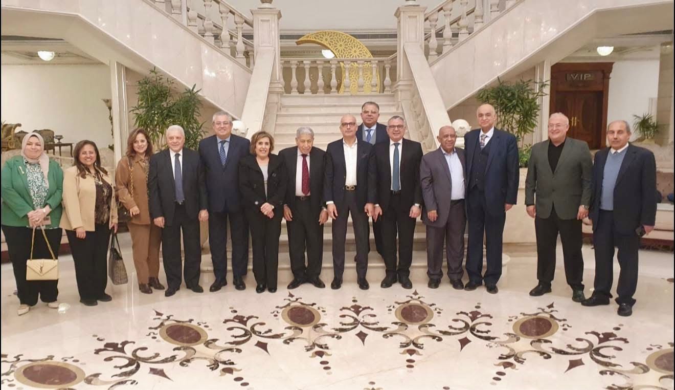 جامعة عين شمس تكرّم حسين عيسى بعد تعيينه نائبًا لرئيس مجلس الوزراء للشئون الاقتصادية