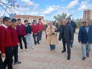 مدير تعليم مطروح تشارك طلاب المدرسة النووية الإفطار.. وتشيد بالمشروعات البحثية لنوابغها 3 مدير تعليم مطروح تشارك طلاب المدرسة النووية الإفطار.. وتشيد بالمشروعات البحثية لنوابغها