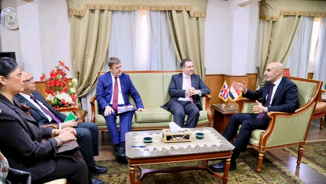 وزير التربية والتعليم مع السفير البريطاني