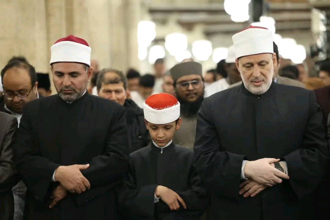 أصغر طالب يؤم المصليين بالجامع الأزهر