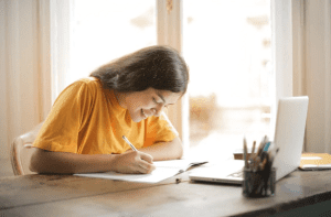 كيف تجعل المذاكرة ممتعة؟.. أستاذ بجامعة القاهرة يقدم 9 نصائح هامة للطلاب 2 271705 طالبة اثناء المذاكرة كيف تجعل المذاكرة ممتعة كيف تجعل المذاكرة ممتعة؟.. أستاذ بجامعة القاهرة يقدم 9 نصائح هامة للطلاب موقع في الجامعة