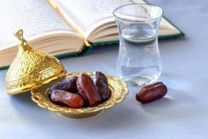 كيف تحافظ على صحتك في رمضان؟.. نصائح طبية للحماية من تقلبات الطقس أثناء الصيام