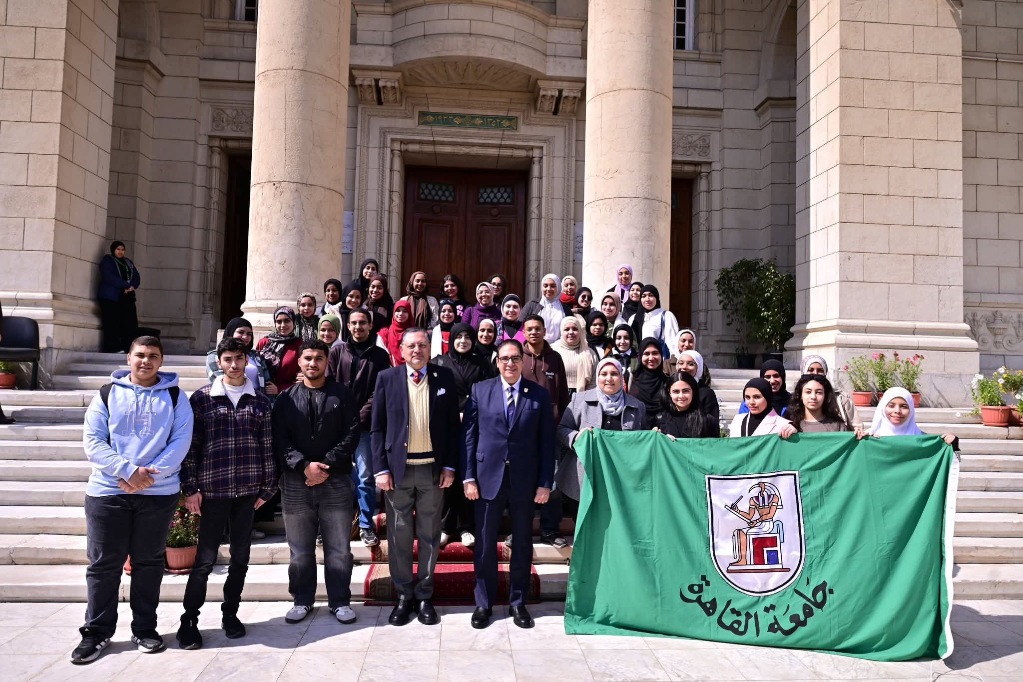 53 طالبًا من جامعة القاهرة يشاركون في إعداد قافلة «زاد العزة» لدعم غزة بالتعاون مع الهلال الأحمر
