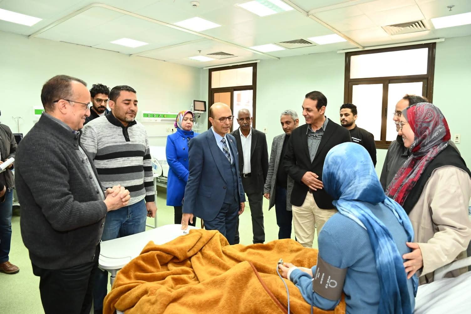 المنشاوي يطمئن على طالبات جامعة أسيوط الأهلية