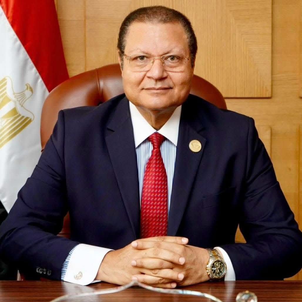 اختيار أستاذ بطب قصر العيني عضوًا بالمجلس الدولي