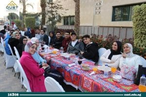 طلاب جامعة العبور للعلوم والتكنولوجيا يجتمعون على مائدة إفطار رمضانية لتعزيز روح الانتماء والتآلف| صور 2 طلاب جامعة العبور للعلوم والتكنولوجيا يجتمعون على مائدة إفطار رمضانية لتعزيز روح الانتماء والتآلف| صور