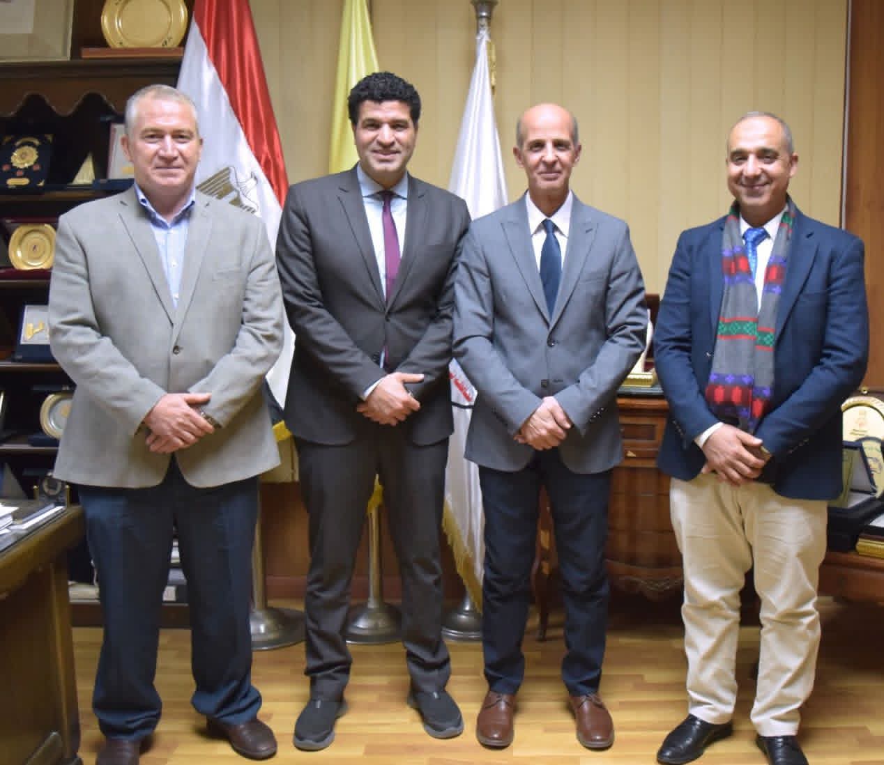 FB IMG 1773849382415 النموذج الثاني في الإحصاء لغات للثانوية العامة جامعة بني سويف تبحث إنشاء معمل متقدم لعلوم المواد بالتعاون مع العالم المصري الدكتور محمود عبد الحفيظ موقع في الجامعة