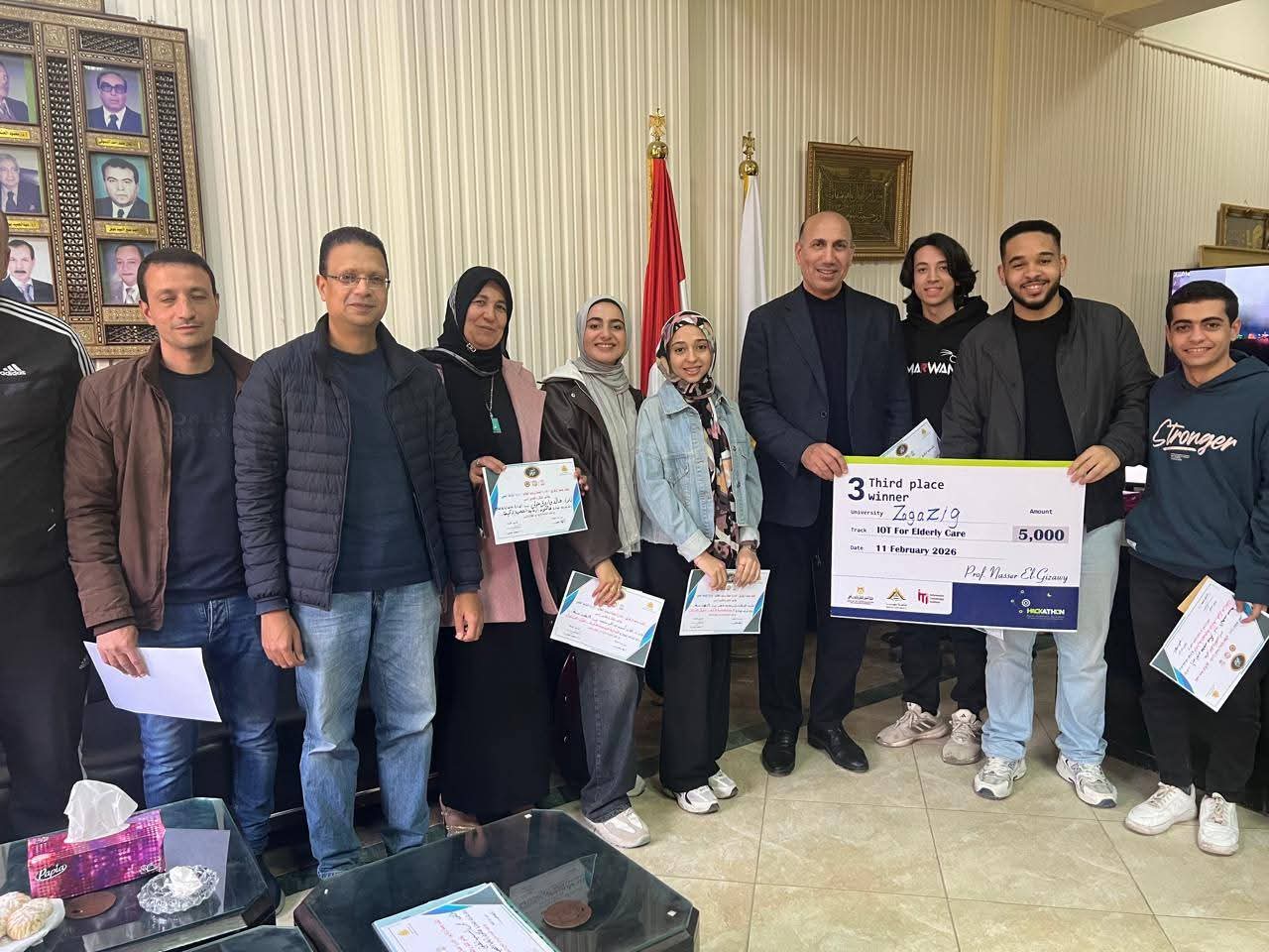 جامعة الزقازيق تكرم فريق هندسة الزقازيق لمتميزهم في هاكاثون الابتكار الصحي