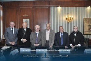 تجارة عين شمس تُهدي درع الكلية للدكتور حسين عيسى تقديرًا لمسيرته الأكاديمية والوطنية 4 IMG 20260308 WA0043 تجارة عين شمس تُهدي درع الكلية للدكتور حسين عيسى تجارة عين شمس تُهدي درع الكلية للدكتور حسين عيسى تقديرًا لمسيرته الأكاديمية والوطنية موقع في الجامعة