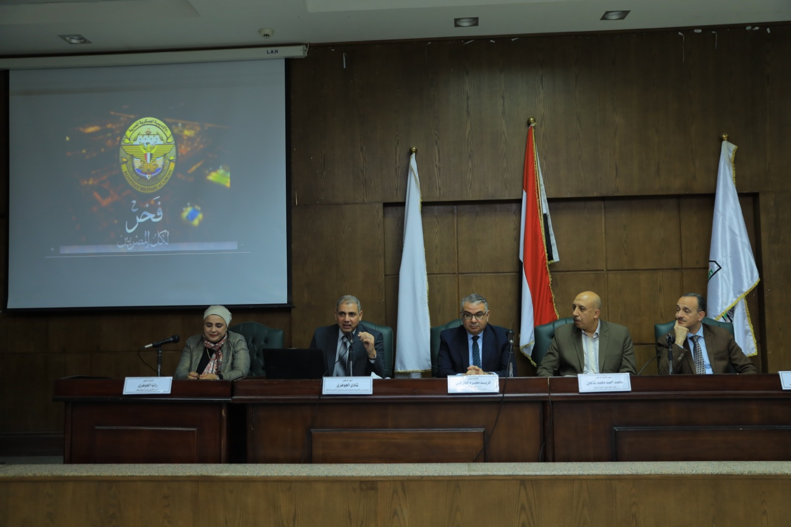 ماجستير من كندا وماليزيا وتدريب بشركات عالمية.. دليلك الكامل لمبادرة" الرواد الرقميون" بتجارة عين شمس