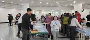 IMG 20260318 WA0013 الجامعة الألمانية بالقاهرة طلاب الجامعة الألمانية بالقاهرة يجسدون روح التكافل الرمضاني بمبادرة إفطار وكساء للأسر المحتاجة موقع في الجامعة