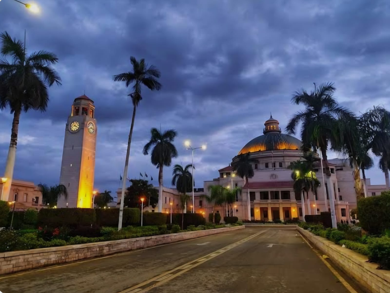 IMG 20260324 WA0107 القاهرة جامعة القاهرة: تأجيل الامتحانات يومي الأربعاء والخميس موقع في الجامعة