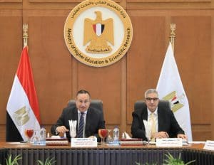 وزير التعليم العالي يؤكد تنسيق كامل بين المستشفيات الجامعية ومستشفيات الصحة