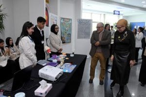 "انطلاقة قوية لطب أسنان GUC".. إشادات دولية بإبداعات طلاب أول دفعة في يومهم العلمي الأول 2 انطلاقة قوية لطب أسنان GUC.. إشادات دولية بإبداعات طلاب أول دفعة في يومهم العلمي الأول