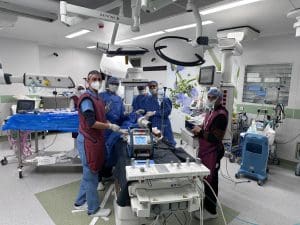 كيف نجح فريق قصر العيني في إنقاذ شابة بأول توصيل للإيكمو للشريان الرئوي في مصر؟.. تفاصيل 2 فريق طب قصر العيني