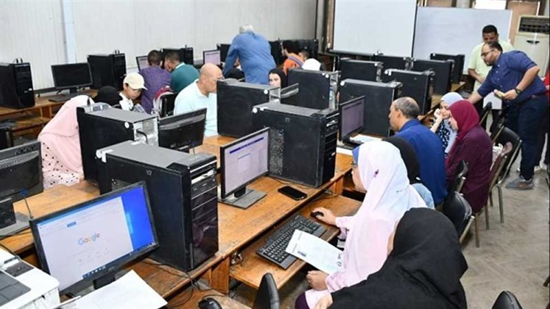 IMG 4522 كنترولات الثانوية العامة كنترولات الثانوية العامة تبدأ مراجعة استمارات الطلاب 2026 تمهيدًا لإعلان أرقام الجلوس موقع في الجامعة