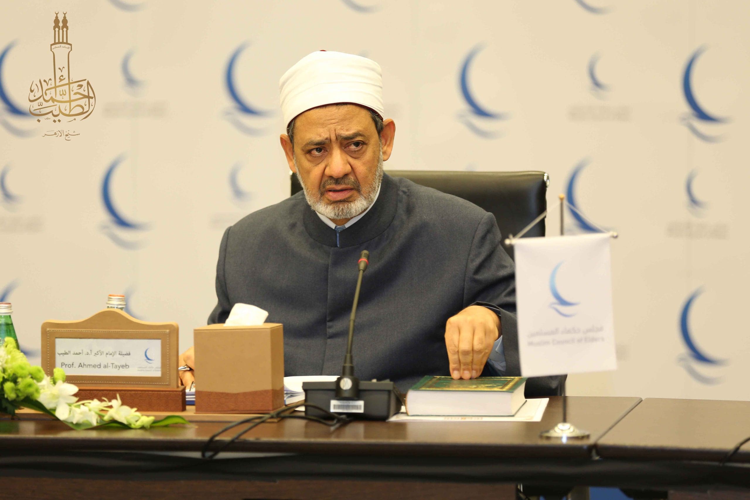 IMG 5251 scaled الإمام الأكبر الدكتور أحمد الطيب عودة الإمام الأكبر الدكتور أحمد الطيب إلى مكتبه بعد تعافيه من وعكة صحية موقع في الجامعة