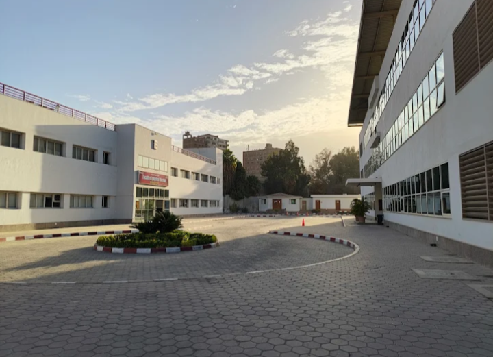 IMG ٢٠٢٦٠٣٠٤ ١٦٢٢١٢ بدء التقديم في مسابقة 100 معلم متمكن مبدع كليات الجامعة المصرية الصينية الطبية 2026.. من الصيدلة إلى الطب البشري دليل شامل موقع في الجامعة