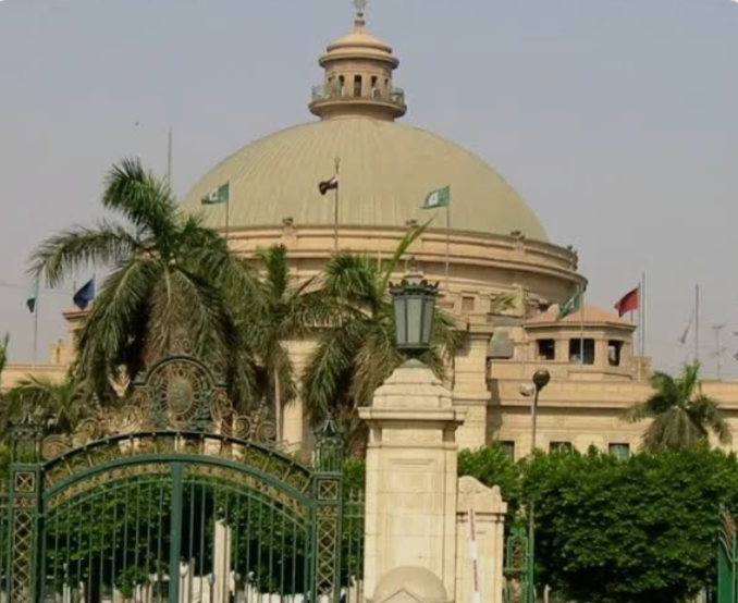 الجامعات تبدأ في حصر أوائل الدفعات