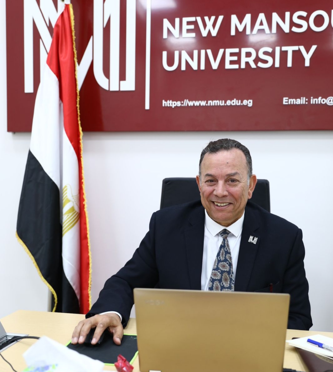 معوض الخولي رئيس جامعة المنصورة الجديدة