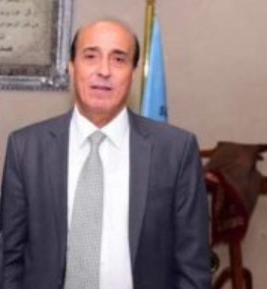 IMG ٢٠٢٦٠٣٢٨ ١٩٥٦٠٦ تحديث المناهج دون بيانات سوق العمل يخلق فجوة عميد آداب سوهاج السابق: تحديث المناهج دون بيانات سوق العمل يخلق فجوة بين التعليم والوظائف موقع في الجامعة