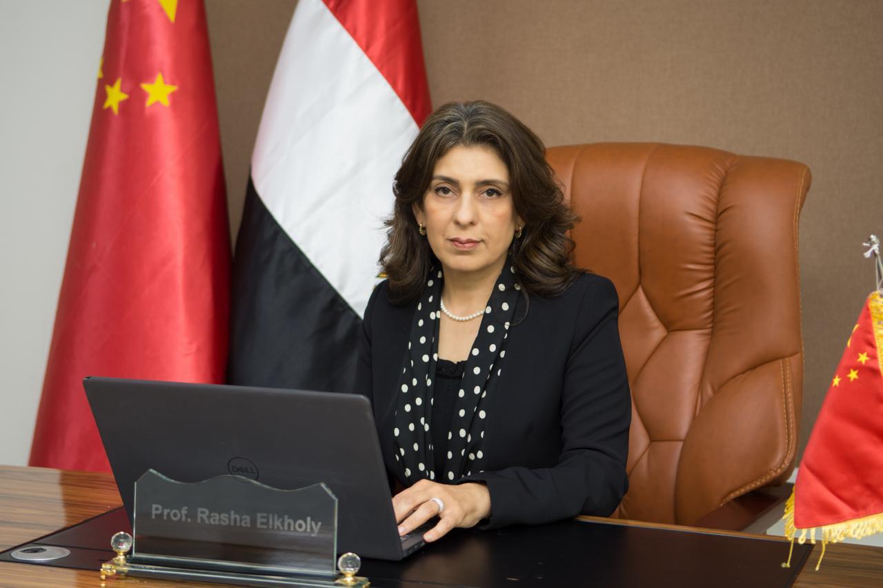 رئيس الجامعة المصرية الصينية تكشف لـ«في الجامعة» خطط التوسع الأكاديمي والابتكار التكنولوجي خلال 2026 3 الدكتورة رشا الخولي، رئيس الجامعة المصرية الصينية