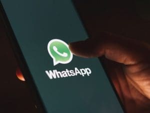 جروبات الواتساب المدرسية.. هل هي "أداة تعليمية فعالة" أم "ضغط يومي على أولياء الأمور"؟| تحليل شامل 4 جروبات الواتساب المدرسية