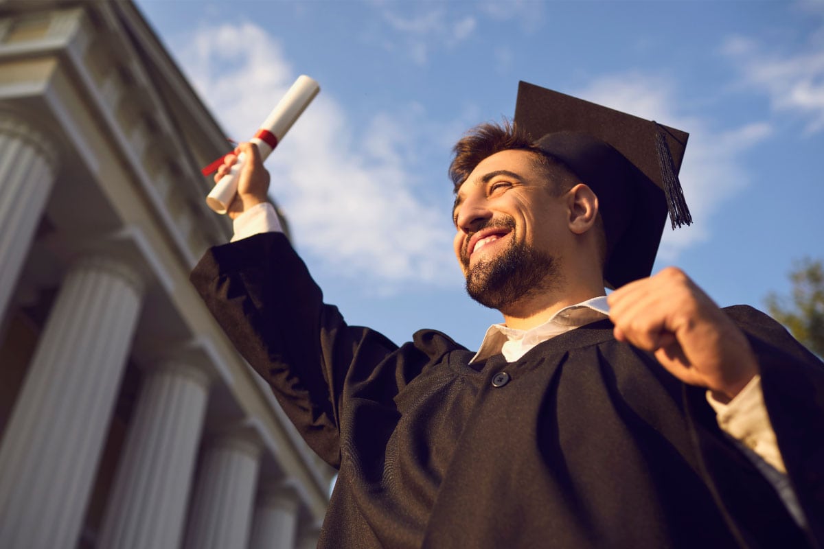بدء التقديم للدراسات العليا بحقوق جامعة سوهاج 2026/2027.. التفاصيل كاملة