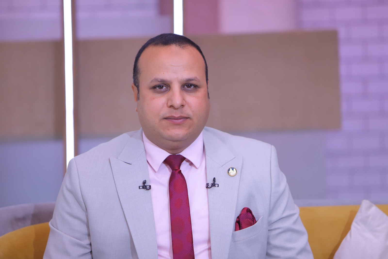 05f0772c c91e 469e b162 f5e93f464336 كيف يُشكل التريند الرأي العام من أزمة حقيبة إلى تريند.. أستاذ علم نفس يوضح كيف يُشكل التريند الرأي العام موقع في الجامعة