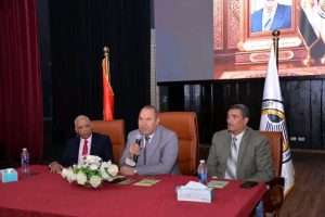 رئيس جامعة أسيوط الأهلية يضع مع الكادر الإداري أسس العمل